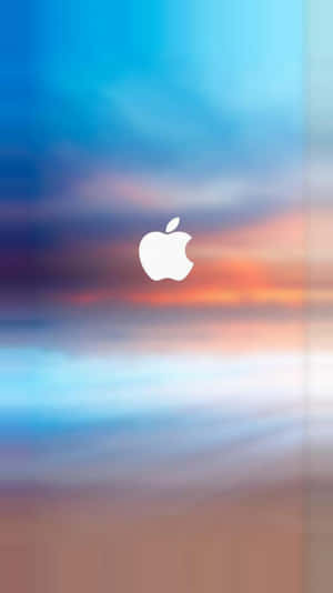 白色Apple標誌在色彩繽紛的日落天空背景上。 — iPhone 11 Pro 壁紙