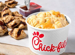 Chick-fil-A通心粉和起司配烤雞肉和沾醬。 — 一個 壁紙