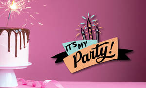 粉紅色背景上帶有煙火棒和「It's My Party!」橫幅的生日蛋糕。 — 生日快樂蛋糕 壁紙