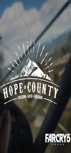 車窗上的Hope County標誌，帶有山脈和太陽爆發圖形。 — Galaxy A56 壁紙