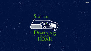 西雅圖海鷹隊標誌，帶有標語「Deafening Is Our Roar」，背景為有紋理的深藍色。 — 海鷹隊 GIF 壁紙