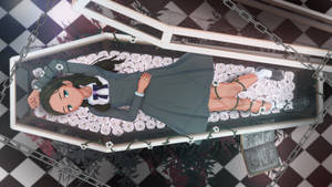 穿著校服的動漫女孩躺在裝有白玫瑰和鎖鏈的棺材中 — 奇幻藝術 壁紙
