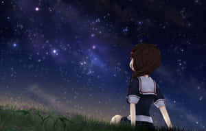 穿著水手服的動漫女孩坐在星空下的草地上 — 動畫女孩 壁紙