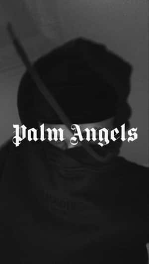 穿著深色連帽衫和口罩的人物，帶有Palm Angels文字疊加。 — 啊！我的女神 壁紙