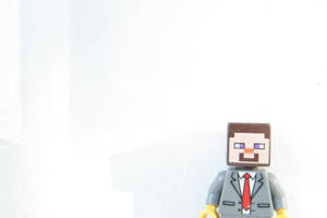 LEGO Minecraft角色穿著西裝打紅色領帶站在白色牆壁前 — 樂高旋風忍者 壁紙