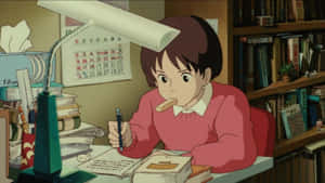女孩在舒適的房間裡，在書本環繞的書桌前用檯燈學習。 — 鹿丸 壁紙