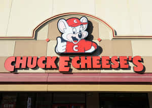 Chuck E Cheese 吉祥物在餐廳招牌上方豎起大拇指。 — 查克芝士 壁紙
