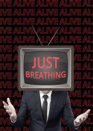 穿西裝的男人，電視頭，在紅色「ALIVE」圖案上顯示「JUST BREATHING」。 — Oppo Pad 5 壁紙
