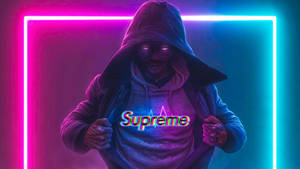 穿著連帽衫和太陽眼鏡的人在霓虹燈下展示Supreme襯衫。 — 酷炫至尊 壁紙