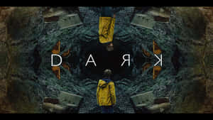 穿著黃色雨衣的孩子面對著帶有家具和「DARK」字樣的黑暗鏡面深淵。 — 洞穴 壁紙