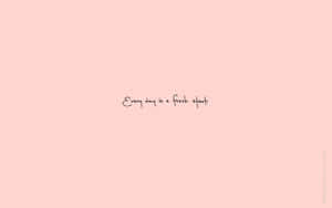 手寫語句「Every day is a fresh start」在柔和粉紅色背景上 — 美學粉色GIF 壁紙