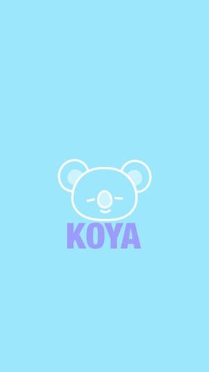 一個風格化的無尾熊標誌，名字 Koya 以紫色顯示在淺藍色背景上。 — 黑川伊佐那 壁紙