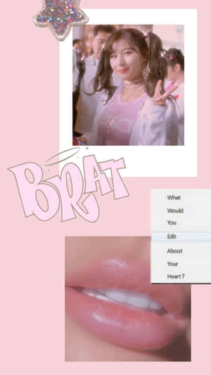 粉紅色拼貼畫，一個女孩比出和平手勢，閃亮的嘴唇，帶有「BRAT」文字。 — 復古90年代風格 壁紙