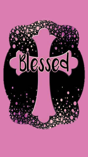 粉紅色十字架，上面用閃亮的黑色和粉紅色寫著「blessed」這個詞。 — 酷炫圖案 壁紙