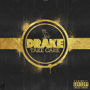Drake的「Take Care」專輯封面，黑色背景上有金色貓頭鷹標誌。 — 1:1 壁紙