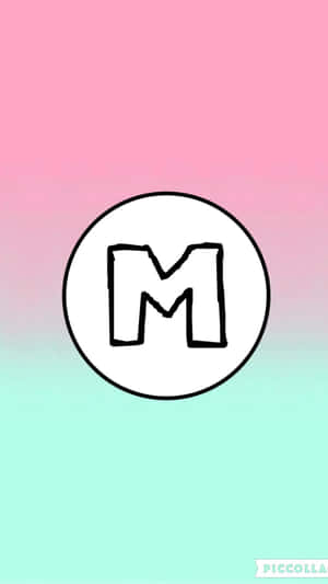 一個風格化的字母M在圓圈內，置於粉彩漸變背景上。 — 可愛風格 壁紙