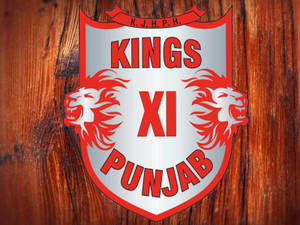 木質表面上的Kings XI Punjab體育隊標誌 — 希瓦吉 Maharaj 高清壁紙