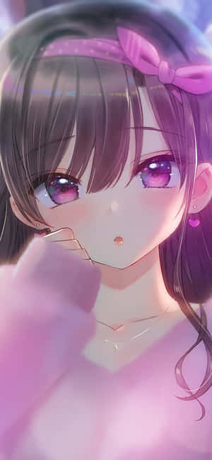 紫眼粉紅蝴蝶結的動漫女孩將手指放在唇邊 — 日落 壁紙