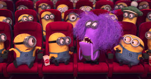 紫色頭髮Minion在戲院與黃色Minion一起看電影尖叫。 — 邪惡小小兵 壁紙
