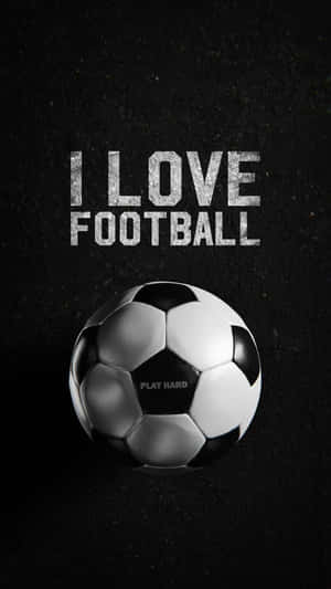 一個足球，在深色背景上「i love football」下方有「play hard」文字。 — 足球 壁紙