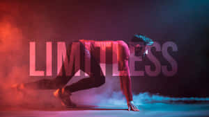 運動員在紅色和藍色霓虹燈光下處於起跑位置，伴有煙霧和「LIMITLESS」文字。 — 跑步者 壁紙