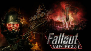 Fallout New Vegas 荒原士兵，眼睛發光，手持步槍，站在燃燒的維加斯天際線前。 — 異塵餘生：新維加斯 壁紙