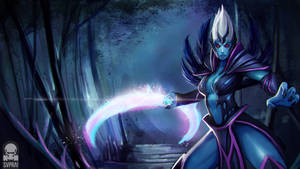 藍皮膚白髮的動漫戰士在黑暗森林中揮舞著發光的紫色劍。 — Dota 2 4K 壁紙