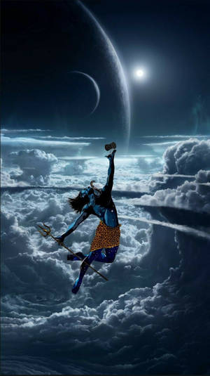 藍皮膚戰士在月亮和太陽下穿過雲層飛行。 — 月亮與星星 壁紙