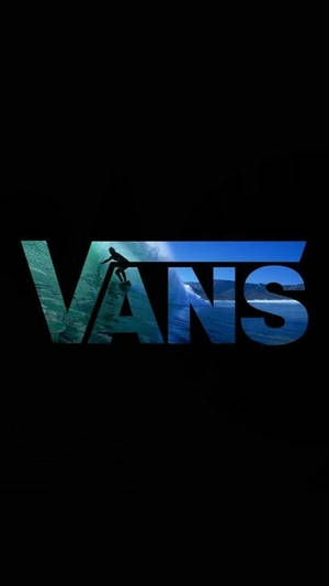 衝浪者剪影在黑色背景的VANS標誌內乘浪。 — Vans 標誌 壁紙