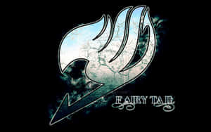 Fairy Tail 動畫標誌，裂開的火焰設計在黑色背景上發光。 — 妖精尾巴角色 壁紙