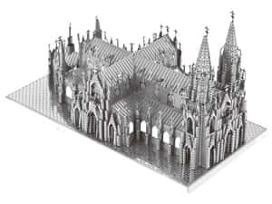 帶有尖塔和十字架的哥德式大教堂金屬3D模型 — 3D 壁紙