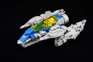 黑色背景上駕駛艙內有飛行員的LEGO太空船 — 太空船 壁紙
