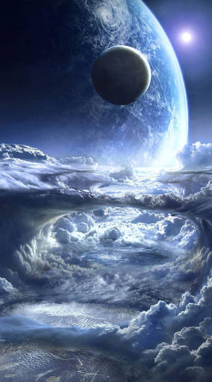 行星和月亮漂浮在旋轉的雲海之上，下方是明亮的太陽。 — 月光 壁紙