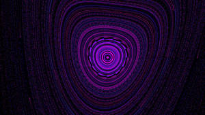 一個發光的紫色數位隧道，在深色背景下向內螺旋。 — 霓虹紫 壁紙