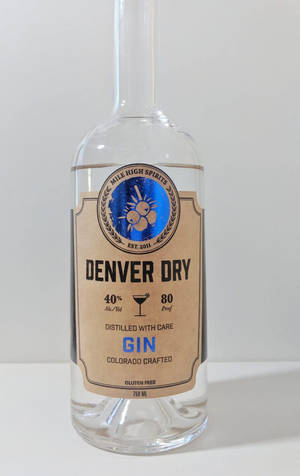 透明琴酒瓶，棕色標籤上寫著Denver Dry Colorado Crafted — Galaxy Tab S9 FE 壁紙