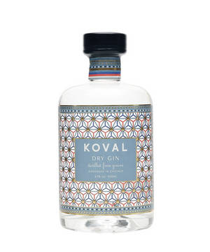 帶有幾何圖案標籤和黑色瓶蓋的Koval乾氈酒瓶。 — 美國 壁紙
