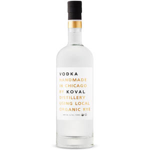 透明伏特加瓶，帶有白色和金色標籤，上面寫著由Koval Distillery在芝加哥手工製作。 — 乾淨 壁紙