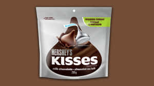 棕色背景上的 Hershey's Kisses 牛奶巧克力分享裝袋 — 巧克力 壁紙