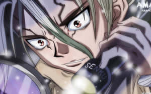 銀發動漫角色在星空背景下手持一個發光的瓶子，上面標有 Senku。 — Dr.STONE 新石紀 壁紙