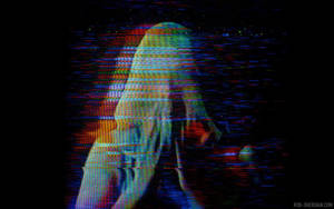 一個扭曲的數位肖像，帶有彩色靜電和深色背景。 — 暗黑美學電腦 壁紙