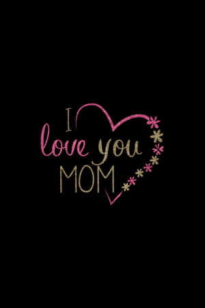 一個粉紅色和金色的閃亮心形，帶有「I love you MOM」文字和花卉點綴，背景為黑色。 — 小米平板 8 Pro 壁紙