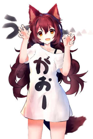 動漫女孩，長著狐狸耳朵和尾巴，穿著印有日文文字的白色T恤。 — 可愛動漫女孩 壁紙