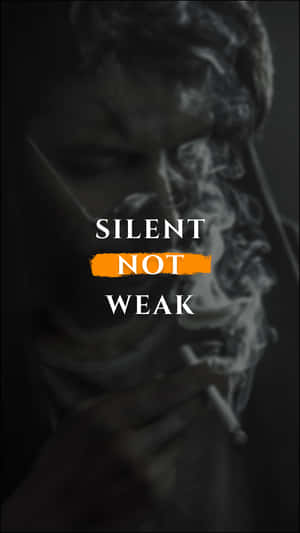 吸煙的人，煙霧圍繞粗體文字 silent not weak — 簡約暗黑美學 壁紙