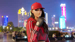 動漫角色穿著紅色連帽衫和帽子，在夜晚的城市中將手指放在嘴唇上 — 紅寶石 堡壘之夜 壁紙