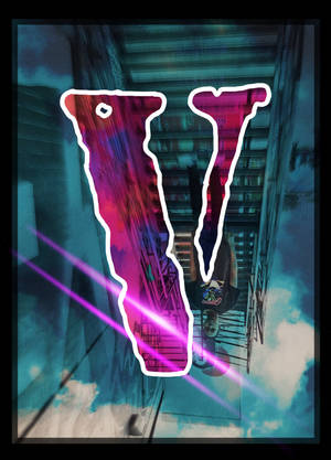 在扭曲的城市小巷中，一個發光的霓虹字母 V 帶有紫色光線。 — Vlone 壁紙