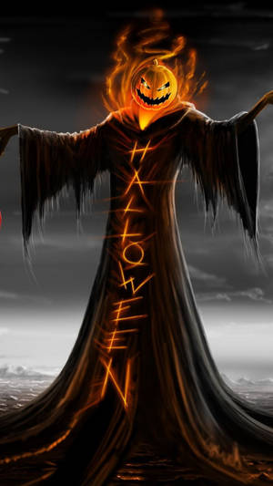 一個燃燒的傑克南瓜燈頭鬼，長袍上寫著「HALLOWEEN」。 — 萬聖節 iPhone 壁紙