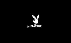 Playboy兔子標誌，配有蝴蝶結和文字，黑色背景 — 復古90年代風格 壁紙