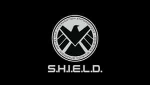 黑色背景上的S.H.I.E.L.D.標誌與鷹徽 — 盾之勇者 壁紙