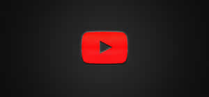 深色紋理背景上帶有紅色播放按鈕的 YouTube 標誌 — YouTube 標誌 壁紙