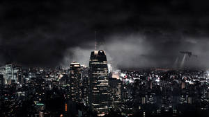 未來城市在夜晚，暴風雲下，有飛行車輛。 — 城市燈光 壁紙